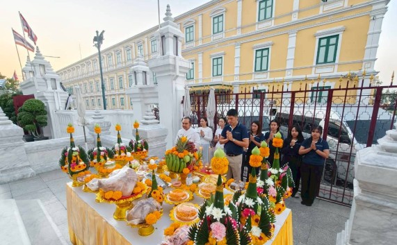 พิธีบวงสรวง ณ. ศาลหลักเมืองกรุงเทพมหานคร